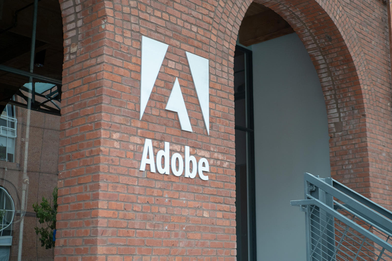 Adobe 修复大量高危软件漏洞