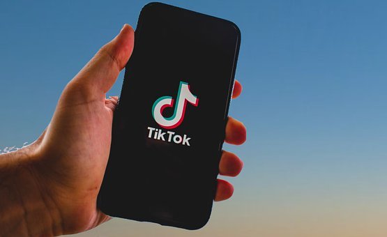 ​​AI 生成的 TikTok 视频成木马温床：窃密代码借短视频疯狂传播​