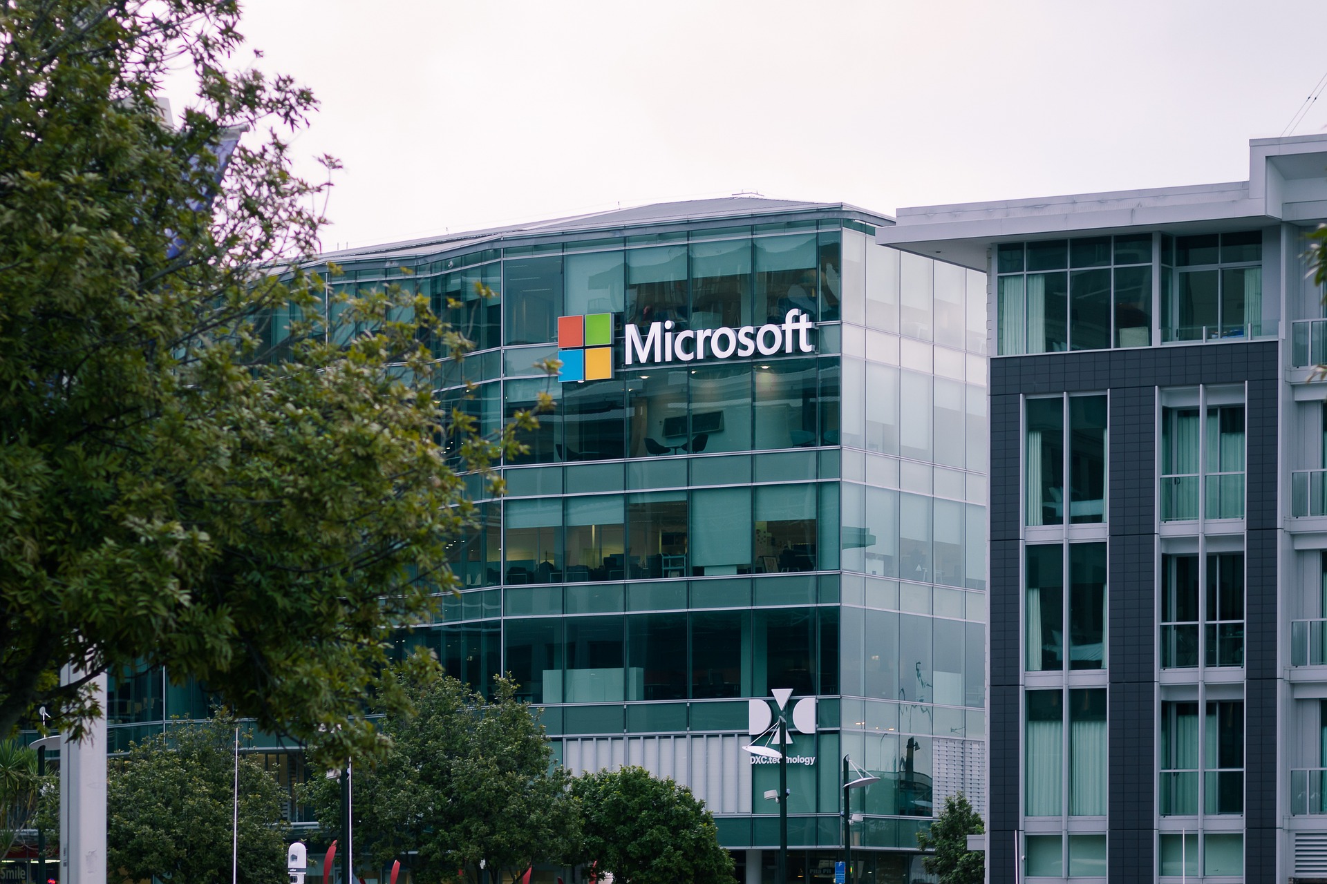 Microsoft 摘毁与超过 10 亿条诈骗消息相关的 3 个钓鱼工具包